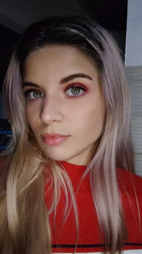 resisting my beauty is impossible, my eyes are hypnotizing and my control over you is addictive 🔥 be obedient and kneel before me🔥[Domme]