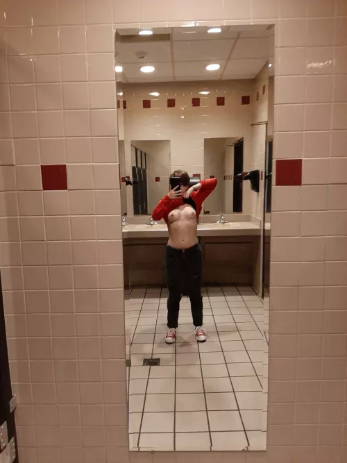 Restaurant restroom [F]