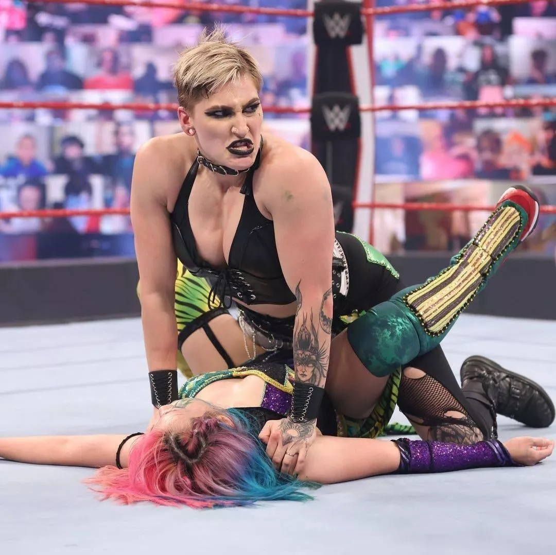 Rhea dominating Asuka