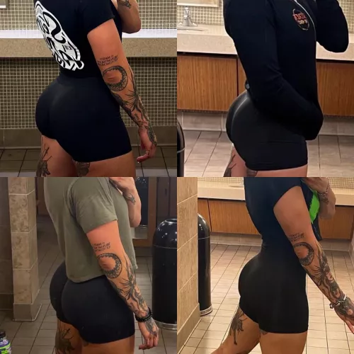 Rhea Ripley has been showing off her ass a lot recently but I’m not complaining tho!