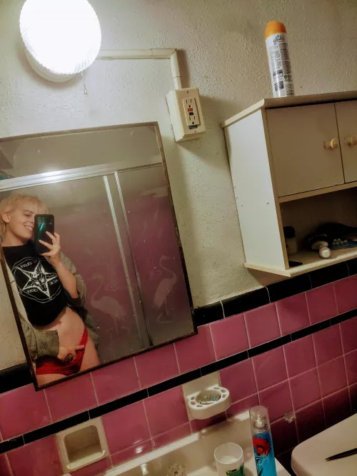 right after i slipped and put a big crack in those glass shower doors. this is the best picture i could get of the damage