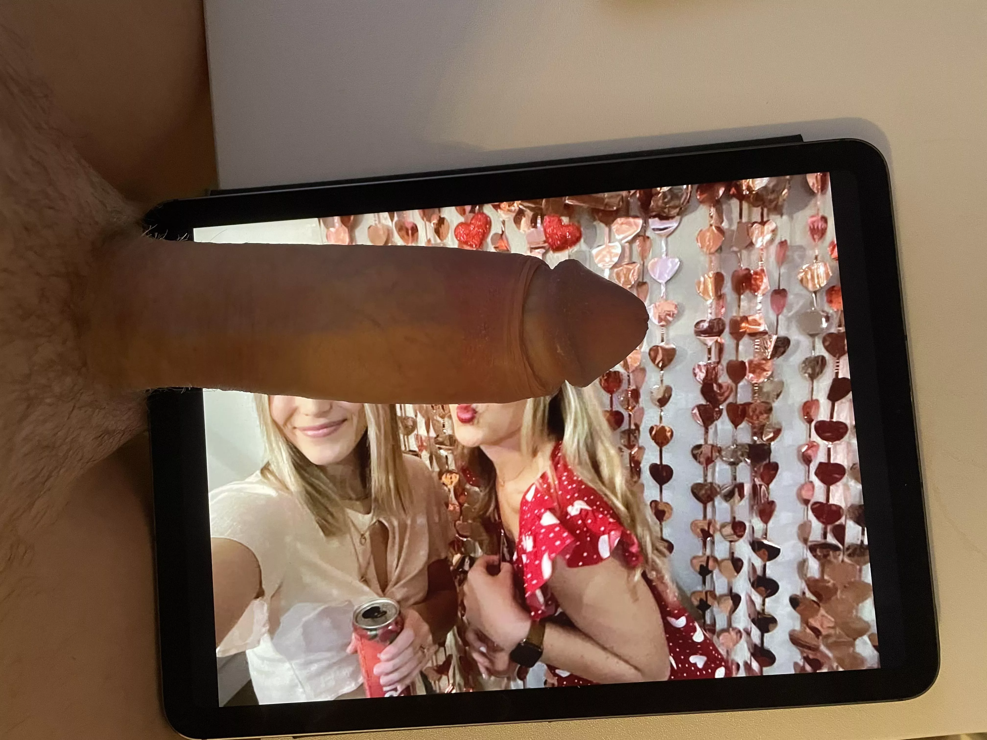 Risk post of redditors sexy GF and her gorgeous sister KIK RDTRIBS4502 if you want to give your girls the same treatment