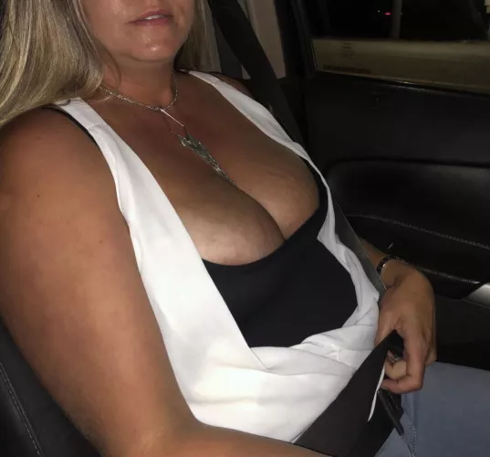 Road trips are more fun with cleavage 😉