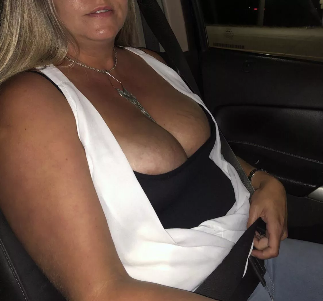 Road trips are more fun with cleavage 😉