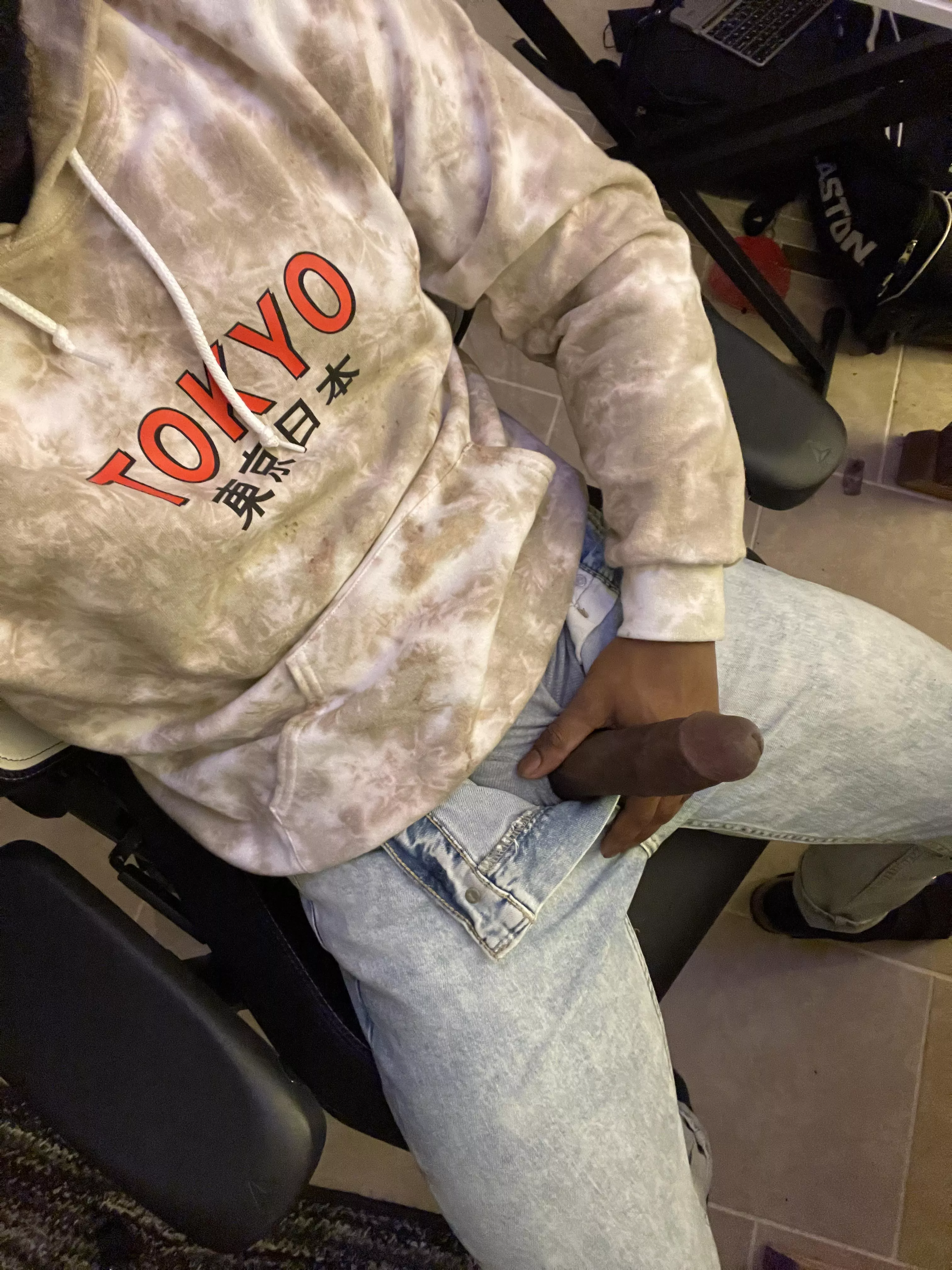 Rock out with your cock out right🤘🏾