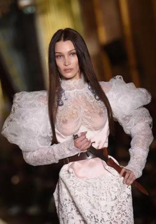 Role play as Bella Hadid for me. Mmm