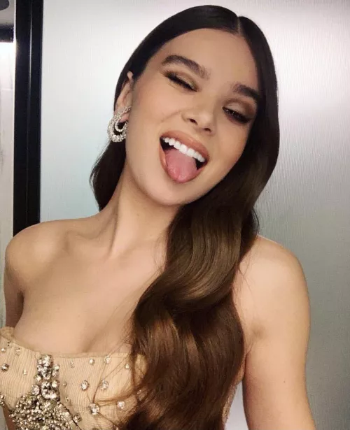 Roleplay as Hailee for me and my throbbing cock