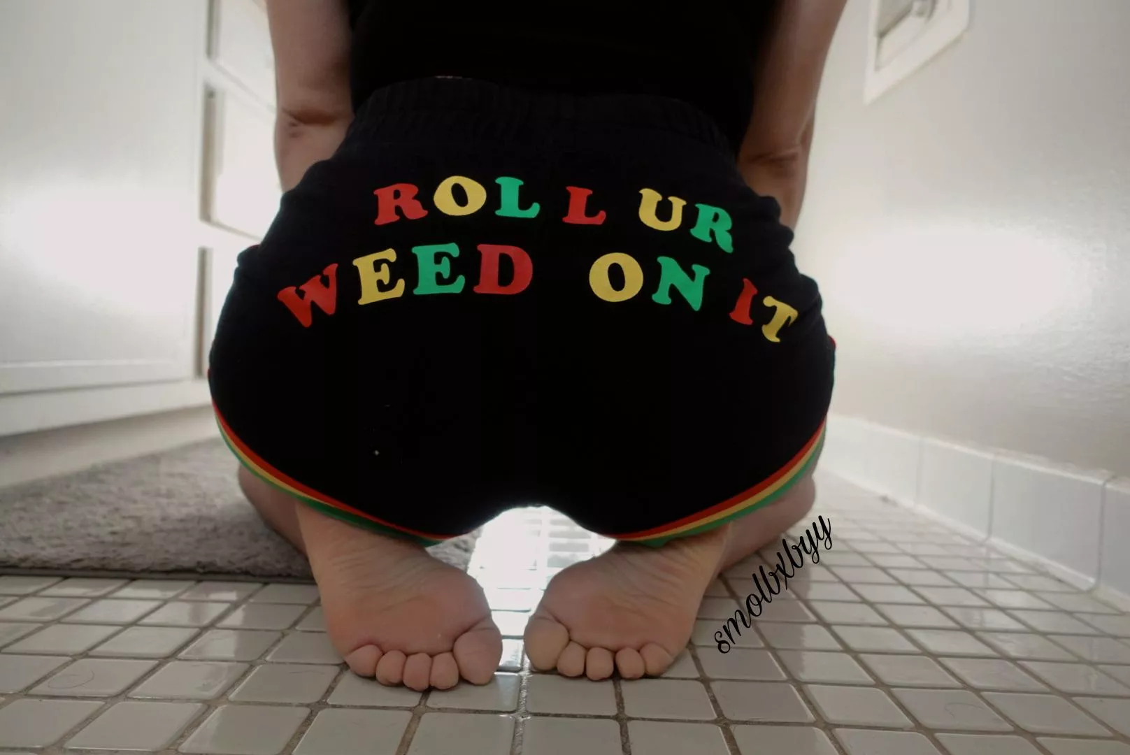 Roll your weed on it.... cum on it.... I'm down for whatever baby 👅