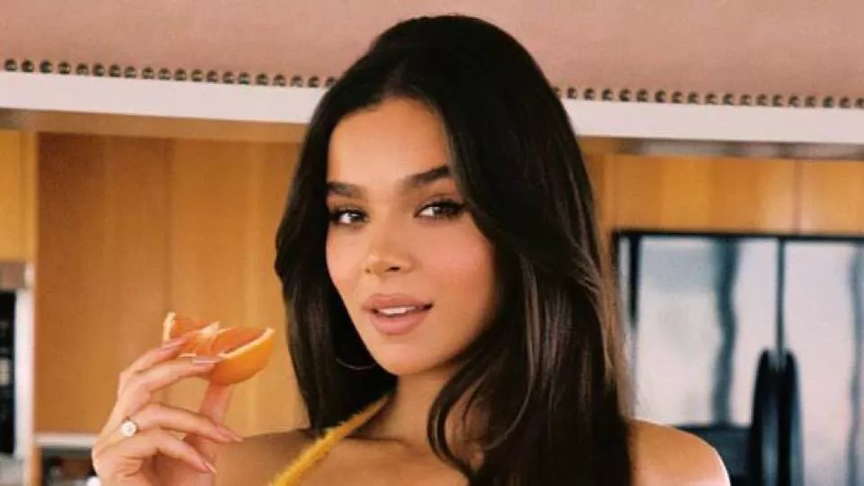 Rp and dominate me as Hailee Steinfeld