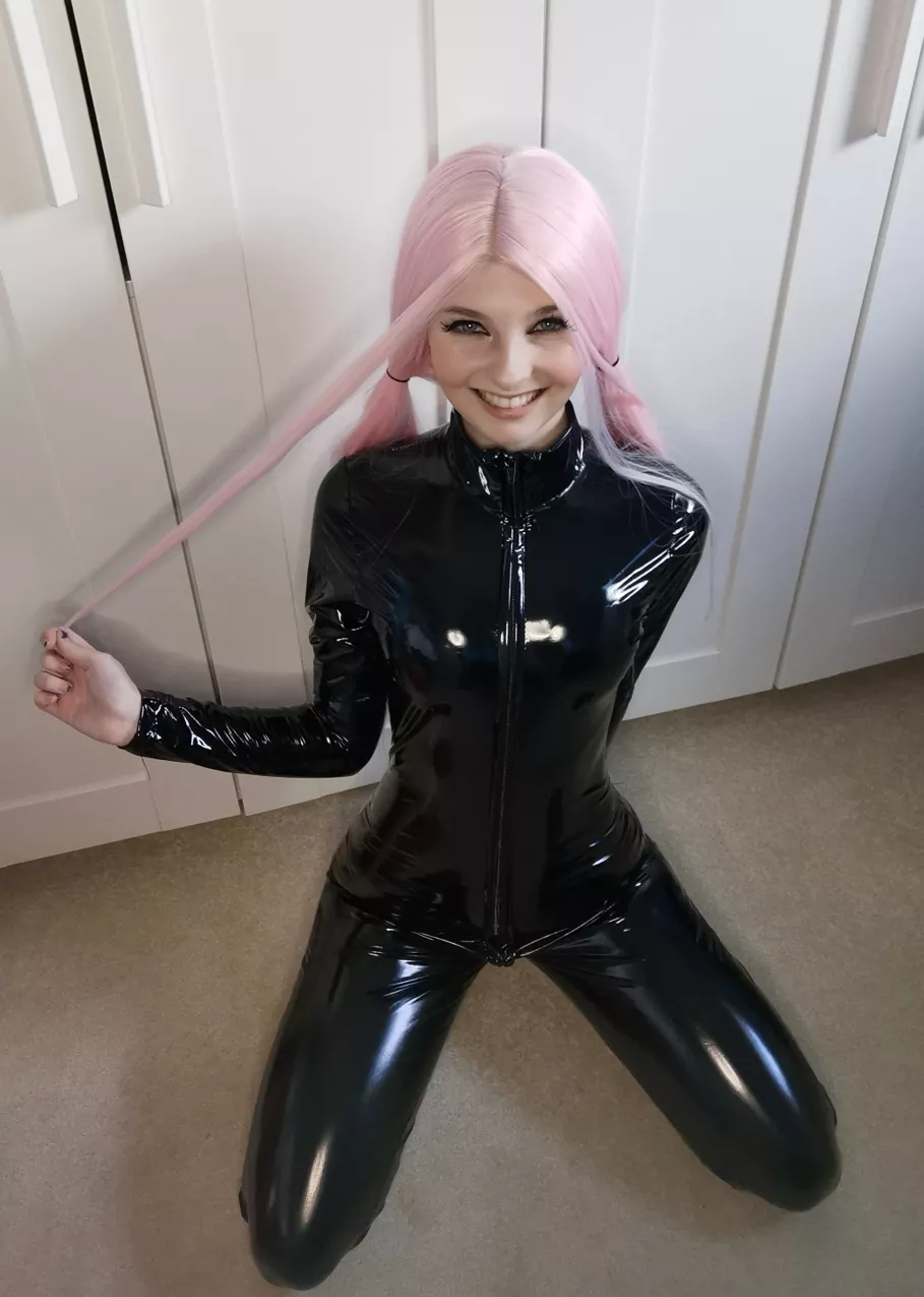 Rubberdoll wannabe 🖤