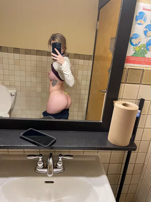 Running out of room in these scrubs 🍑