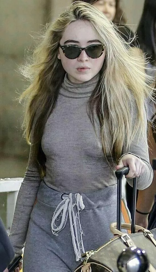 Sabrina Carpenter’s nipples