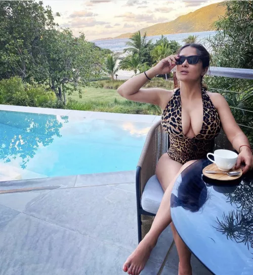 Salma Hayek and those giant milf jugs