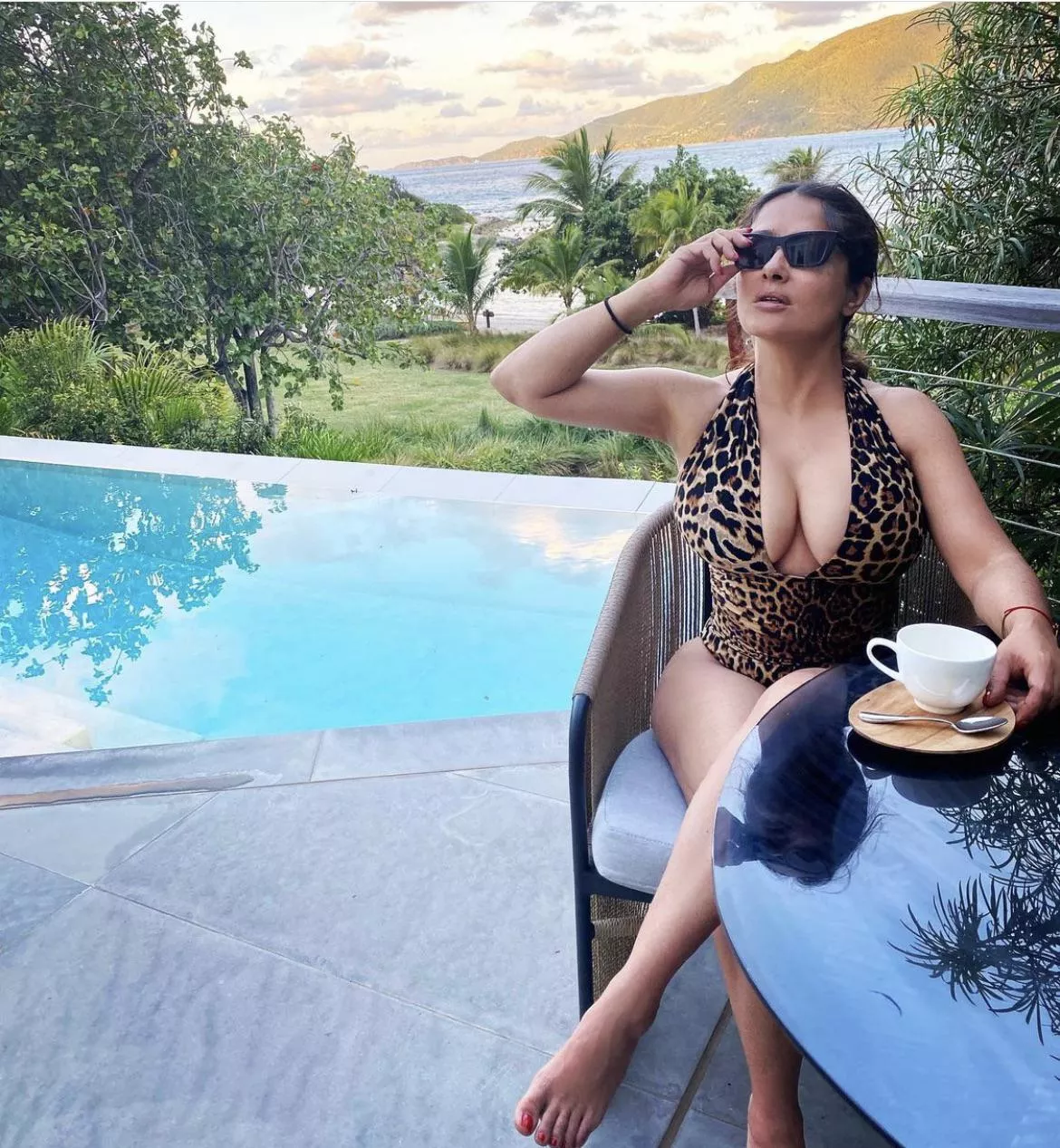 Salma Hayek and those giant milf jugs