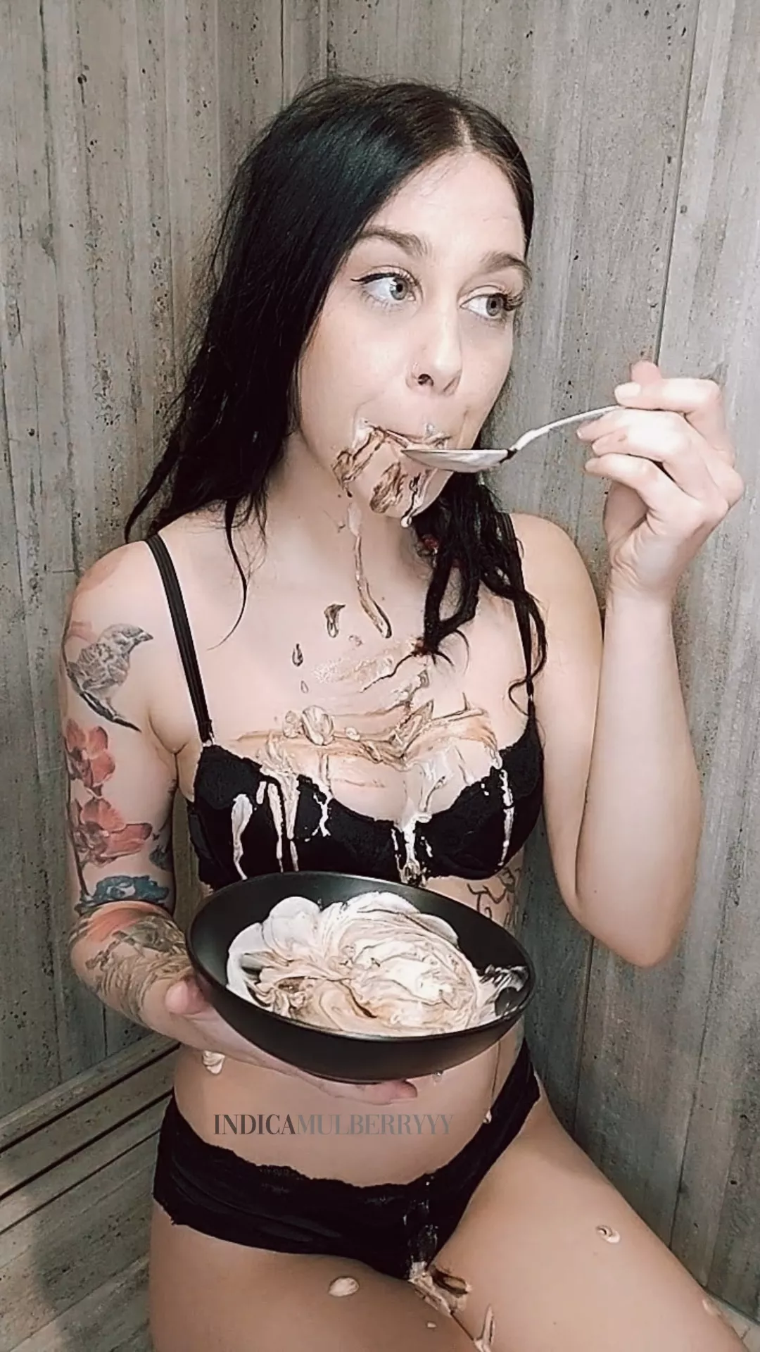 Salted caramel ice cream with chocolate fudge sauce 🤤🤤 Want some?