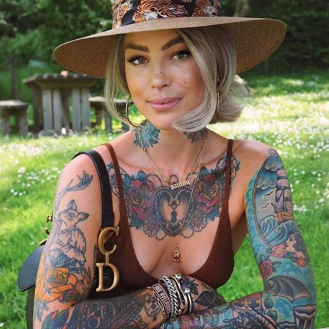 Sammi (@sammijefcoate) [instagram]