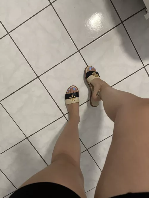 Sandals or barefoot? ;)