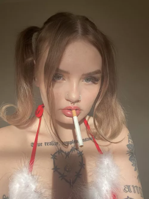 santa’s smoking slut🎁