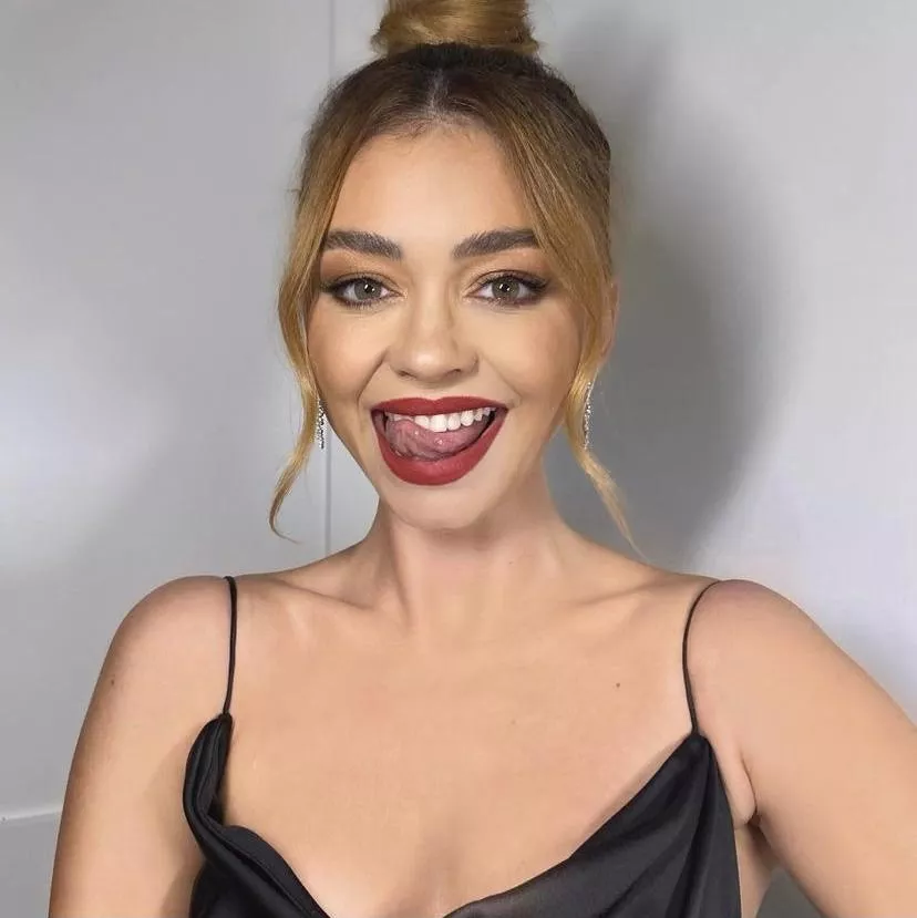 Sarah hyland makes me feel like a submissive sissy! I just want to dress up in a cute girly outfit and serve men with her! Sarah hyland makes me feel like a submissive sissy! I just want to dress up in a cute girly outfit and serve men with her!