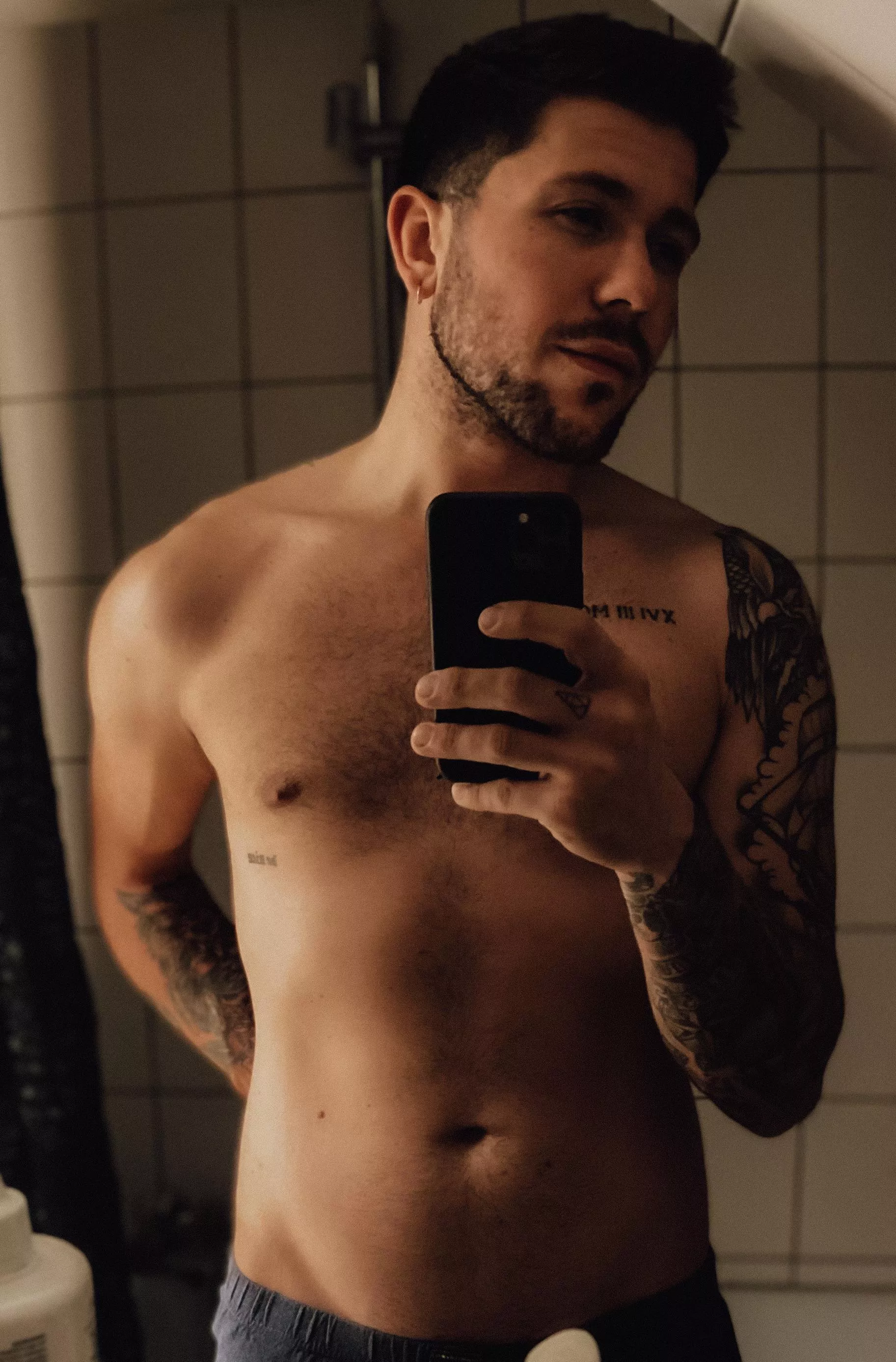 Saturday night.. stay naked! 😌😏