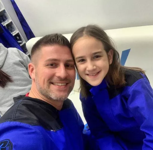 Saw beautiful photos of man posting his daughterβs love here so we decided to say hi,,, single too π
π
π