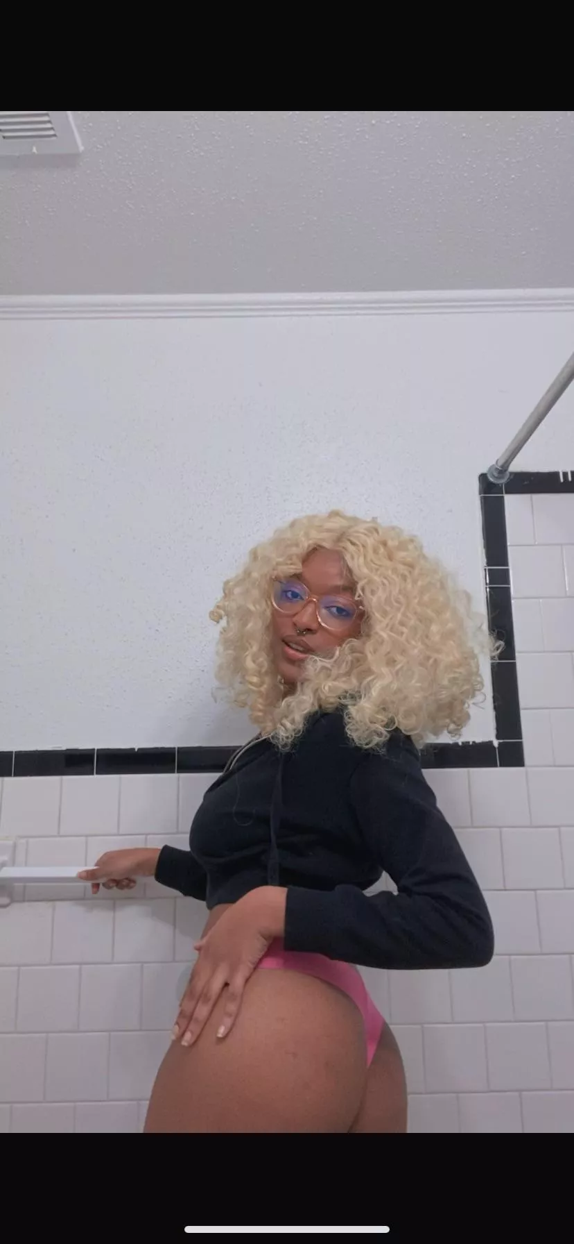 say hi if you’d play with my ass <3