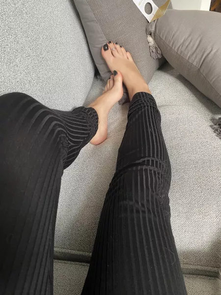 say hi to my feet