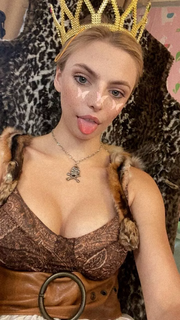 say hi to the queen👑