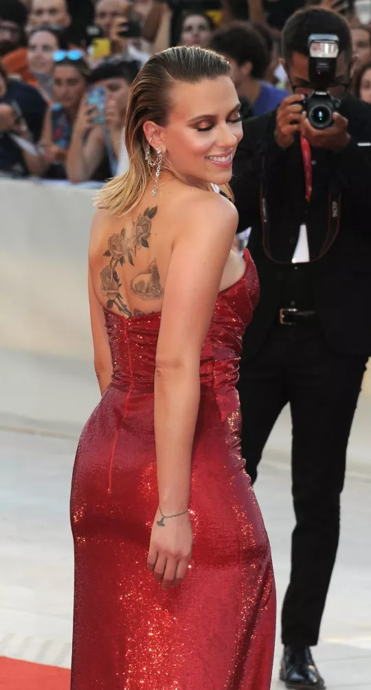 Scarlett Johansson knows she has a banging body