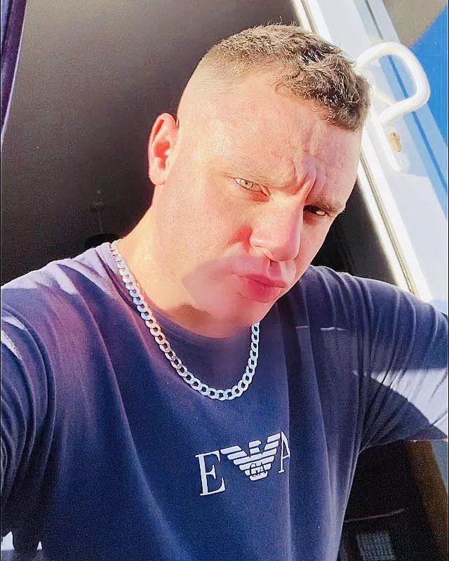 Scottish lad 🏴󠁧󠁢󠁳󠁣󠁴󠁿 ur type? Make u horny ?