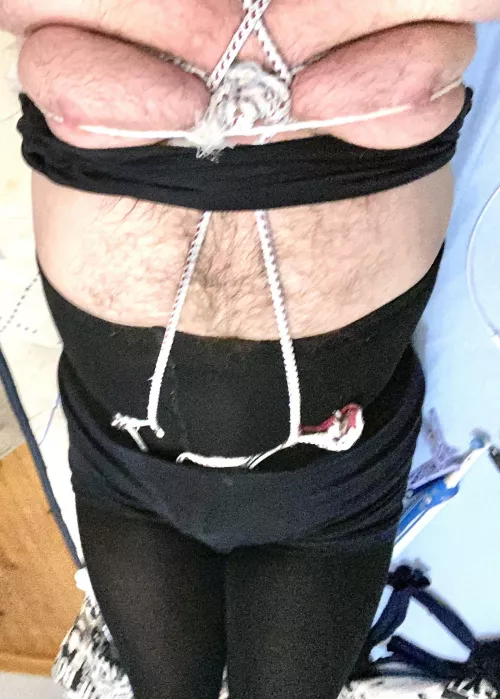 Scratch rope presses on nipples. Pullink other rope together. Hurts and tickls armpits too.