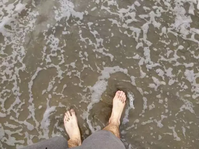 Screencap from an old video - wet feet