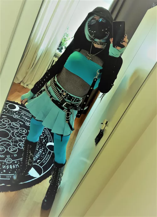 Second outfit of the week, BLUE, a color I very rarely use 💙