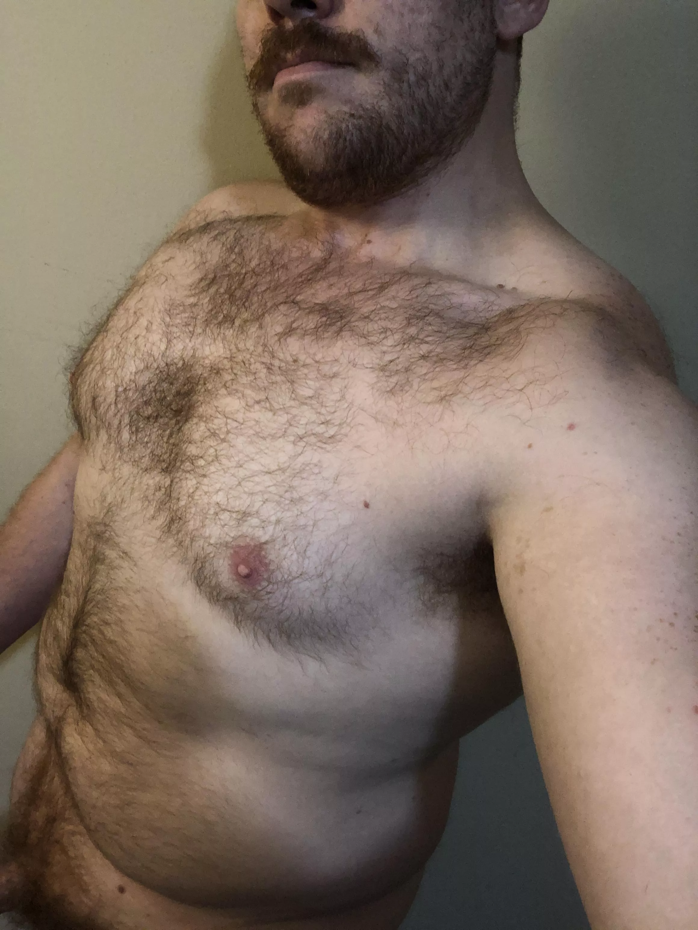 Seeing some good progress with chest and shoulder workouts. Now to wind down with some wrist exercises 👻