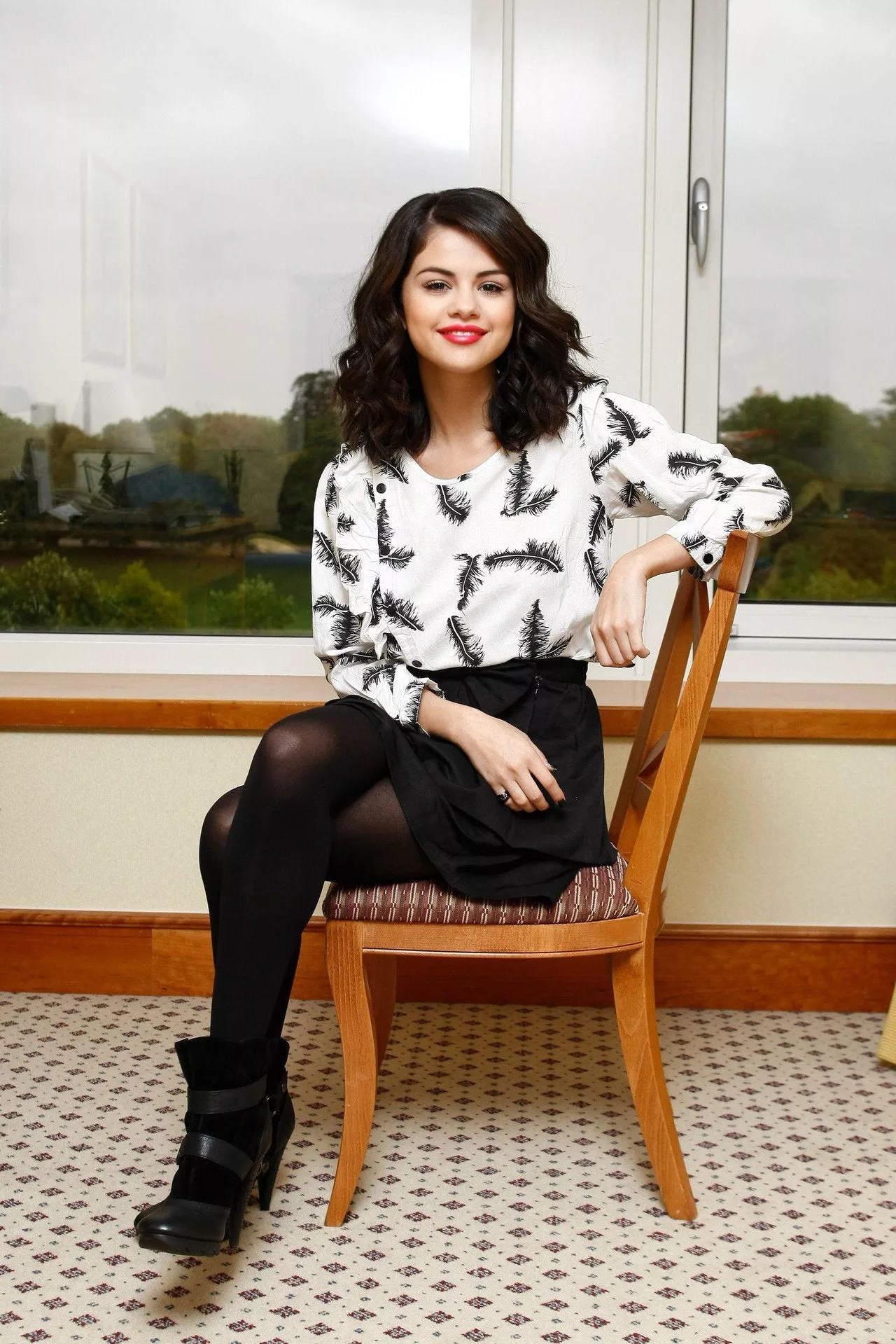 Selena Gomez In Pantyhose