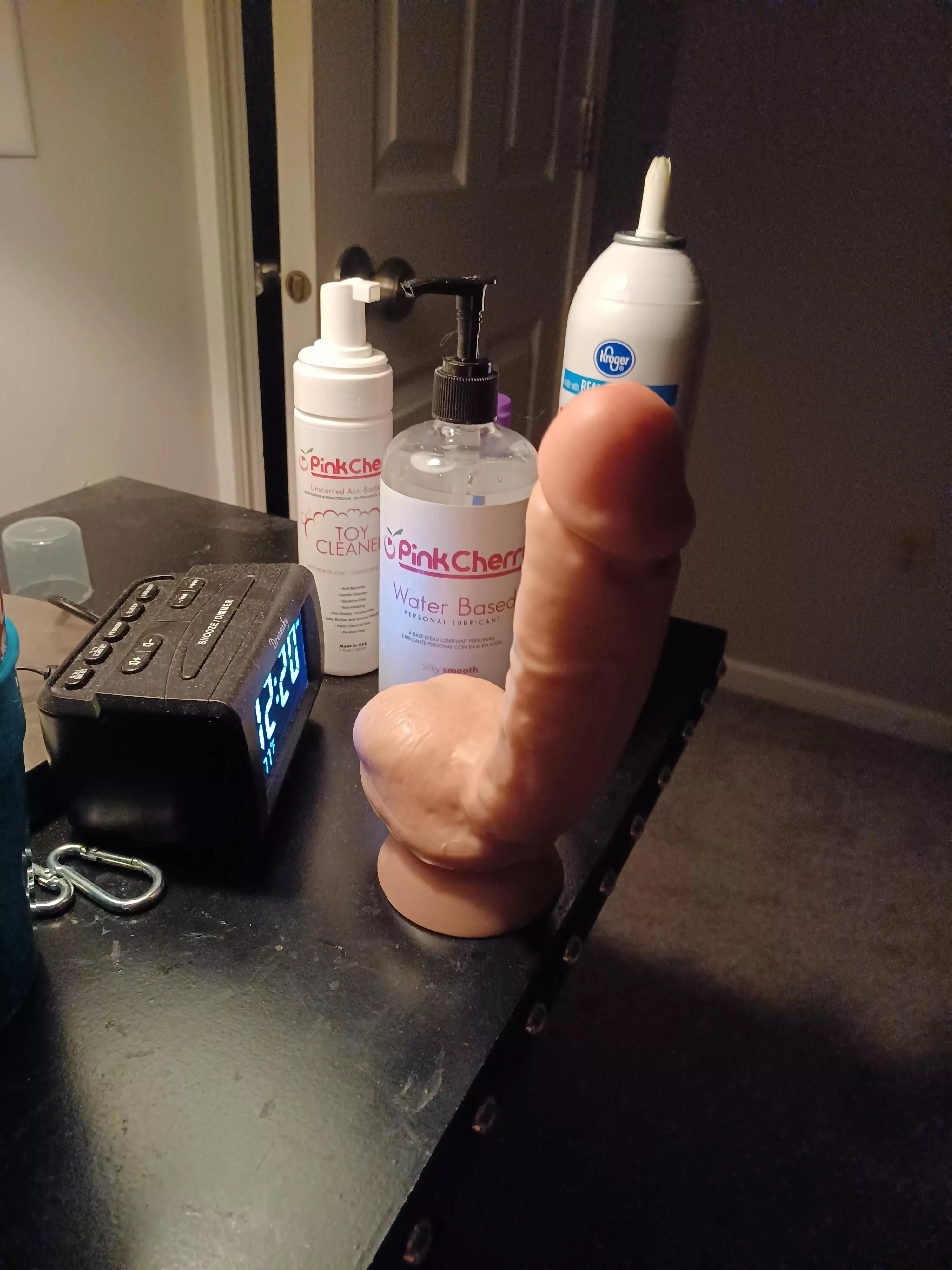 Self training cuck. I will suck him and lick him and throat him, stick him to the wall and push my ass against him and call him George. 👅💦😘🧸