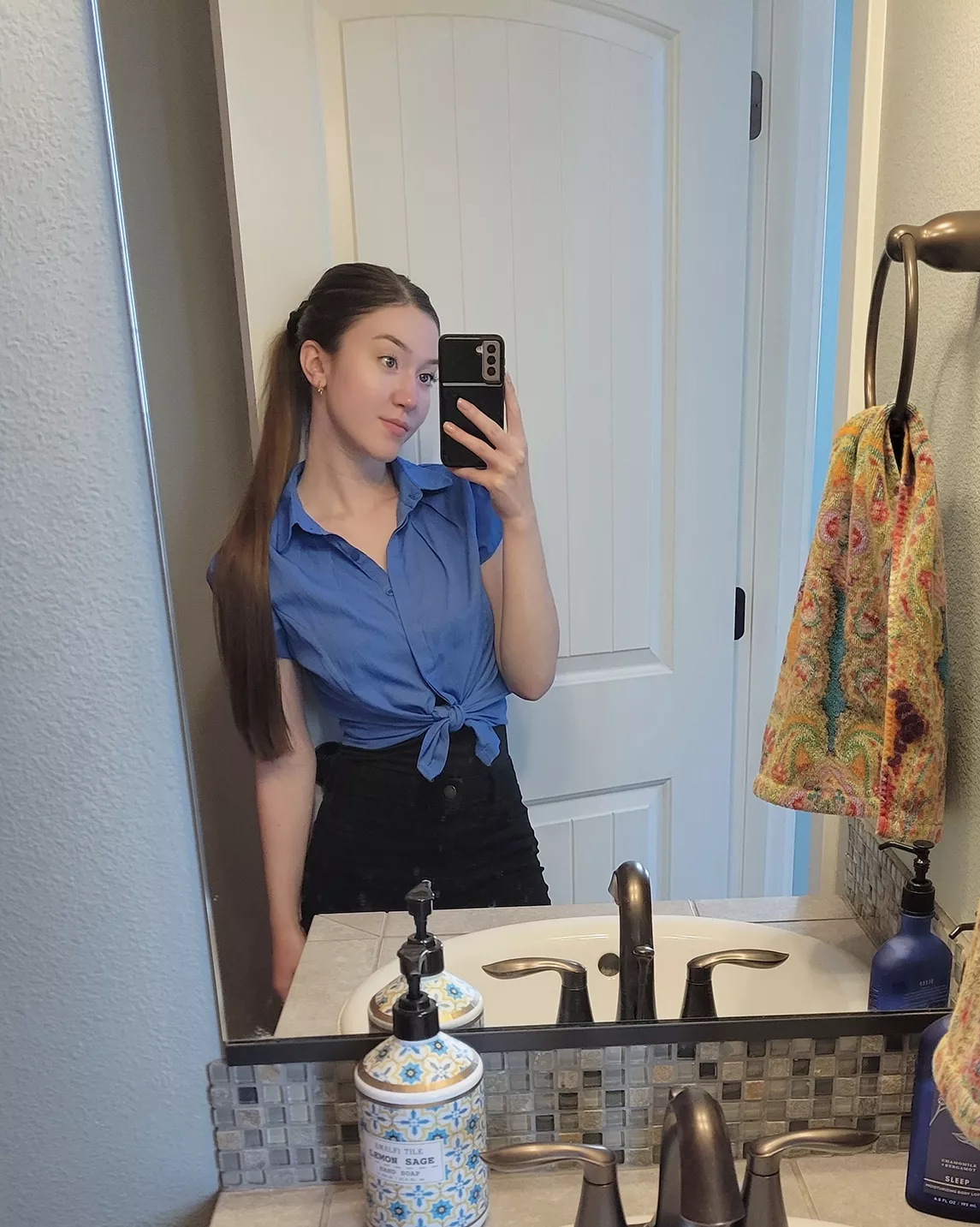 Selfie after a long day of work, hopefully I'm still cute when I'm tired π
 Selfie after a long day of work, hopefully I'm still cute when I'm tired π