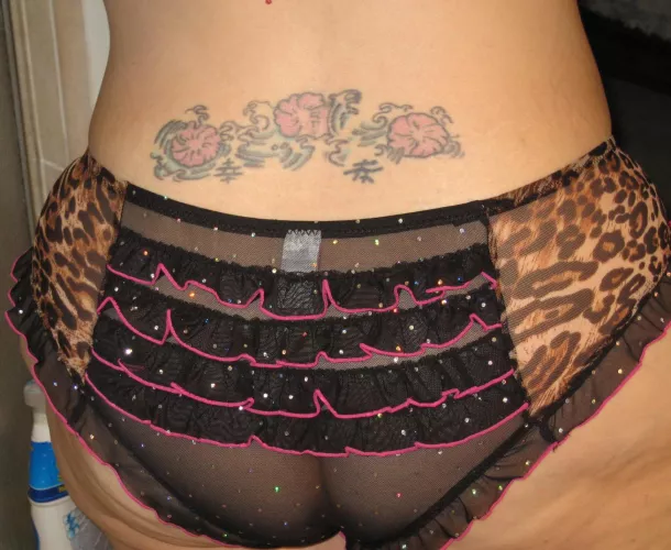 [SELLING] $30 includes 24 hour wear time vaccum sealed, free shipping in US, three pics in your pair, and personal thank you note. Add ons and other worn items available as well kink and fetish freindly. ❤ to chat. Happy to answer any questions you hav