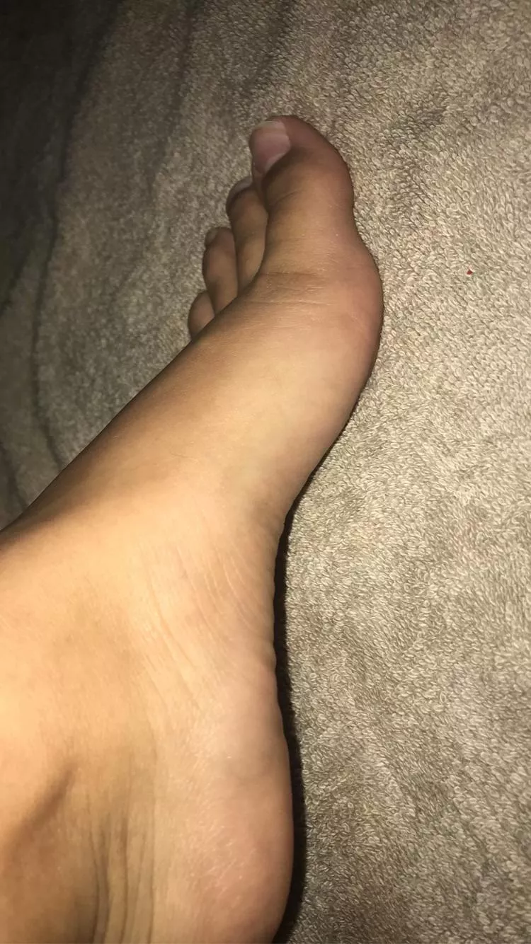 Selling feet pictures🥴 !Cash App only! I can do nail polish, fishnets, high heels etc. Don’t be shy, DM me😉