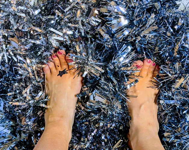 [Selling] 👅👣 I need my toes sucked..... but have I been a good girl this Christmas?! 🎄🧑🏻‍🎄 🙏🏼🙏🏼🙏🏼🤤 DM me for info on the new socks Santa gifted me this year 🧦[UK]