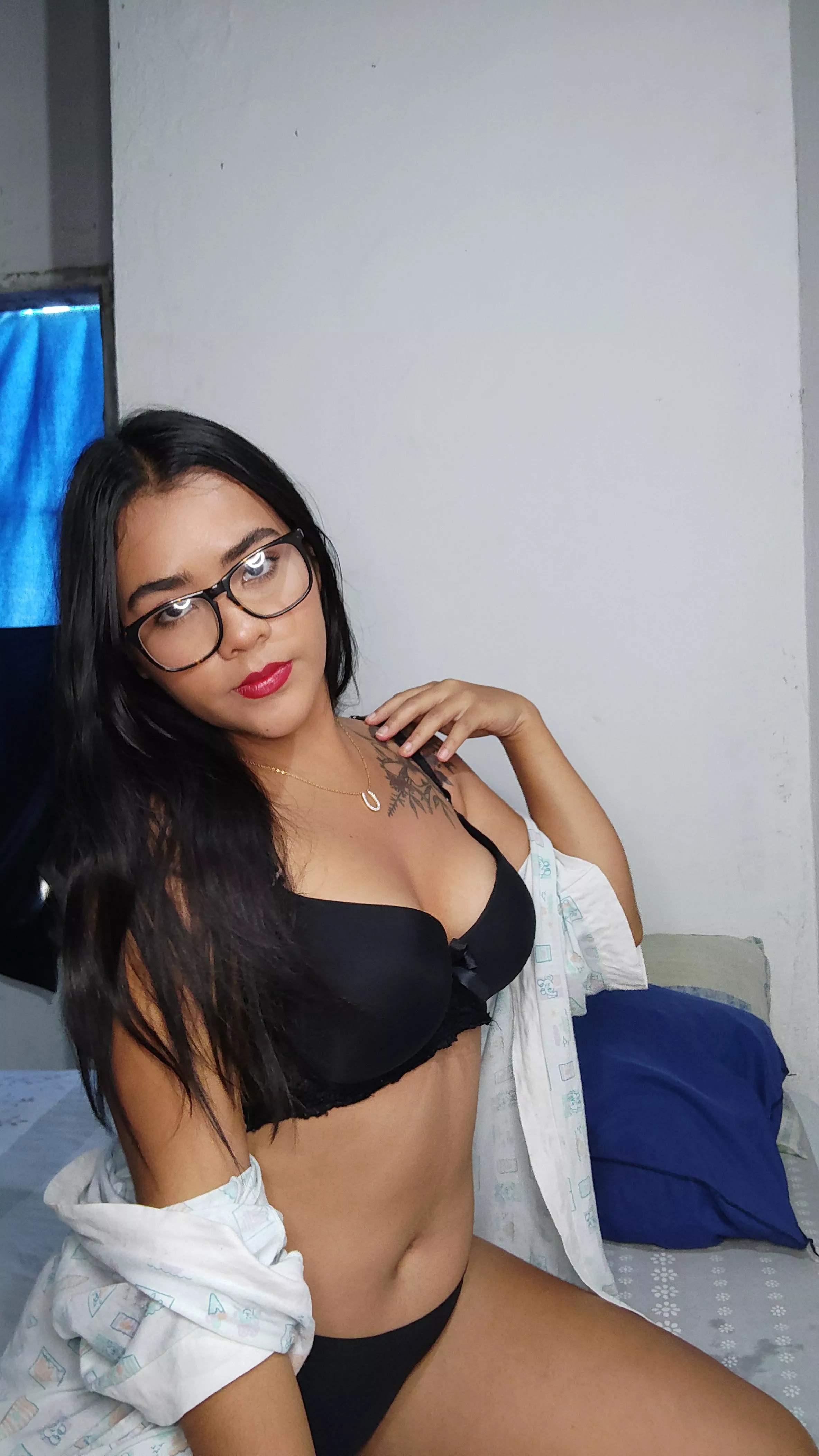 [Selling] I'm available, horny and ready to please you😈❤️👣I offer vids, pics, cam, sexting, kinks and fetish made exactly to your request☺️Open mind and fetish friendly. Kik me: bella_hot4😋