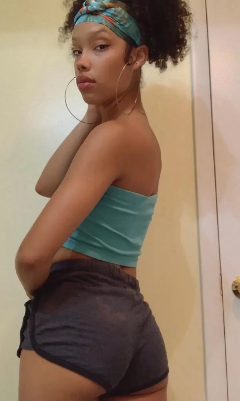 [Selling] let me take care you💦😋 20 yr old little freak just for you 😉 sexting, tapes, pics, vids, panties HIT ME UP FOR MORE INFO KIK: ninithebrat