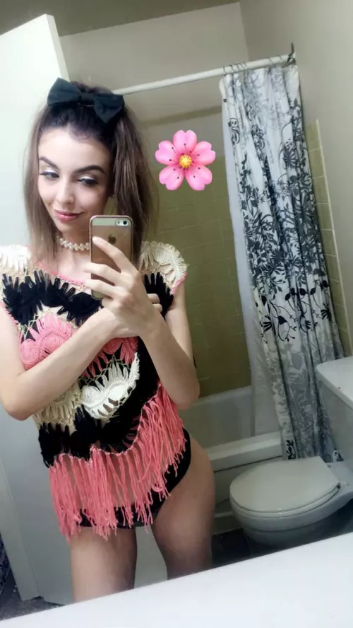 Selling nudes, long videos (sextapes, fingering, dildo), sexting sessions, gfe...hit me up on Kik or Snap @missofiac π
