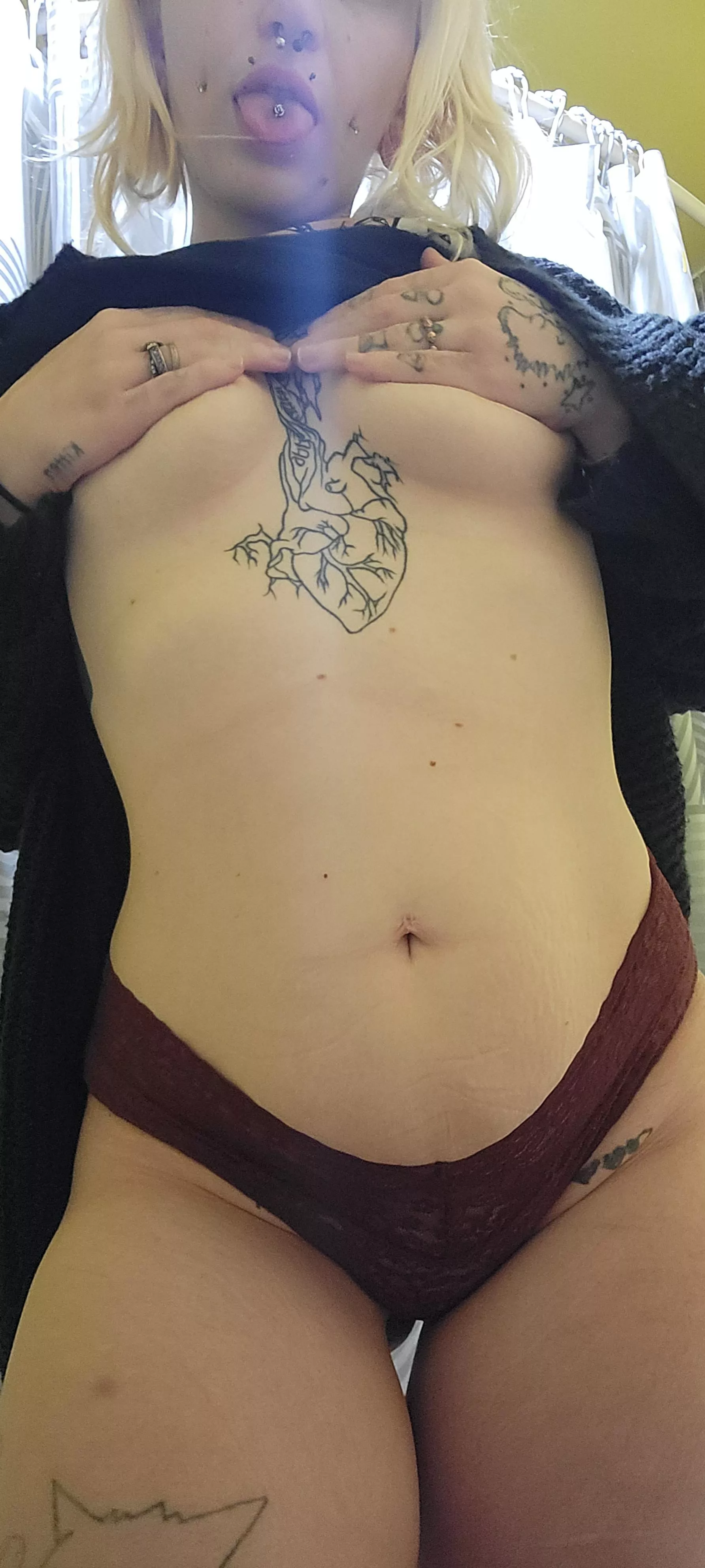 [Selling] 🍄 OF 75% off ($5)@kkitten • Dropbox • snap • MV/Fansly @waifuxkitten • etc. I can verify. Kik/ telegram satanskitten9