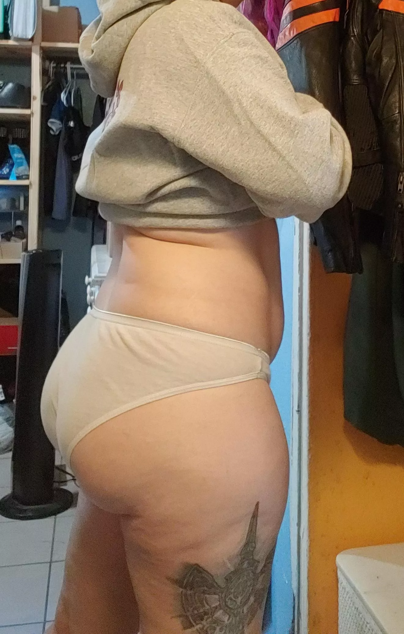 [SELLING] Tons of fullbacks in stock! 🍑 [PTY] with fet friendly add ons available. 😊 Open for [SEXT] [RATE] [JOI] [SPH] [HUM] till 7 PM MST. See the top of my page for pricing, etc! 👀