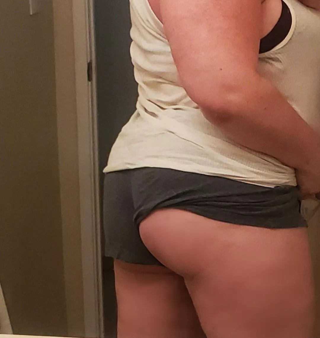 [selling] [usa] worn items. no panties with my workout outfit of the day.