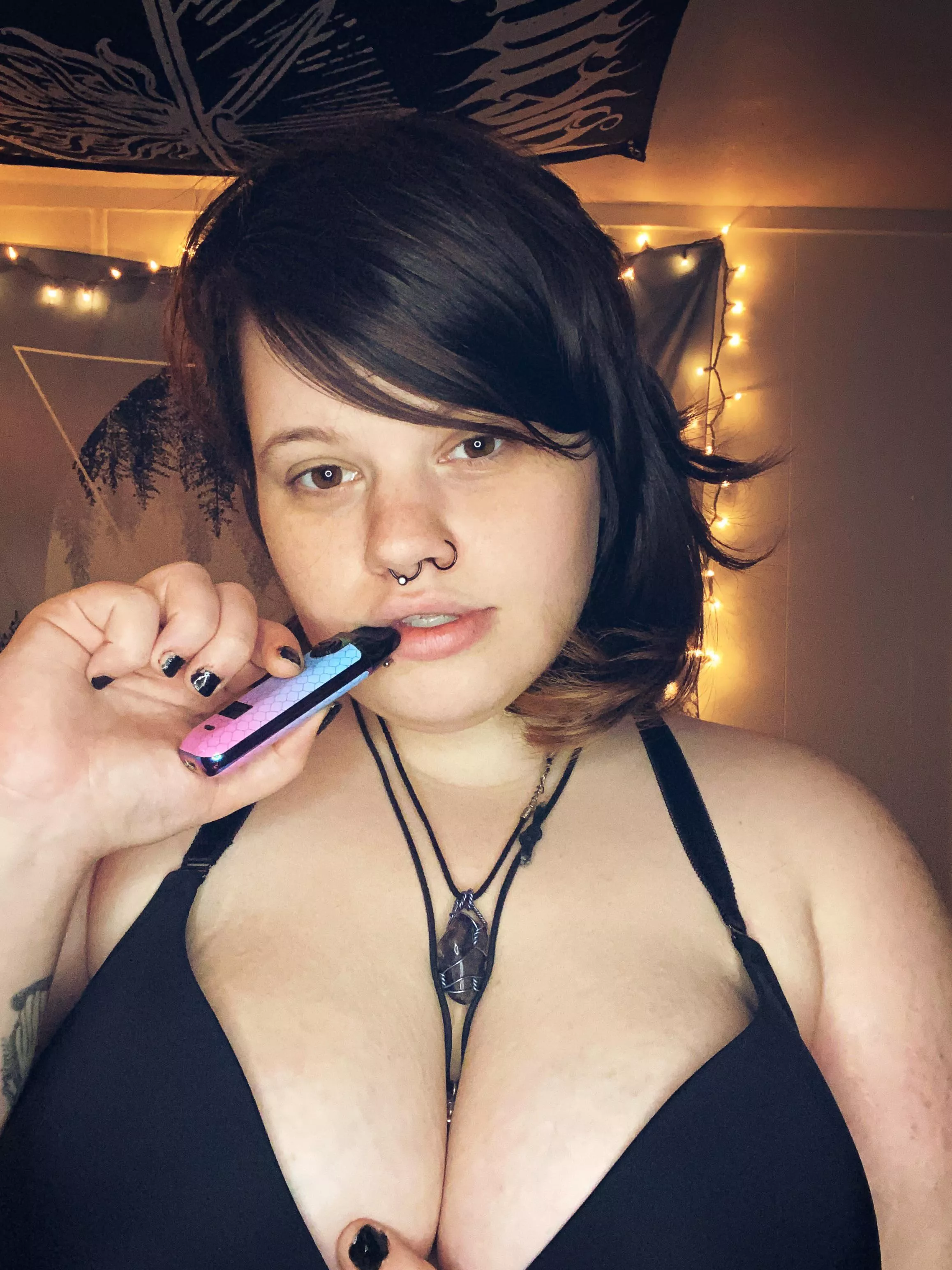 [Selling] Verified ❤️ 19❤️BBW❤️ Stoner ❤️Customs❤️GFE❤️Sexting❤️Premades❤️Free Tracking info ❤️ Fetish Friendly ❤️ Panties and socks ❤️(kik):lilraccoongirl666 or (telegram):lilraccoongirl666 •