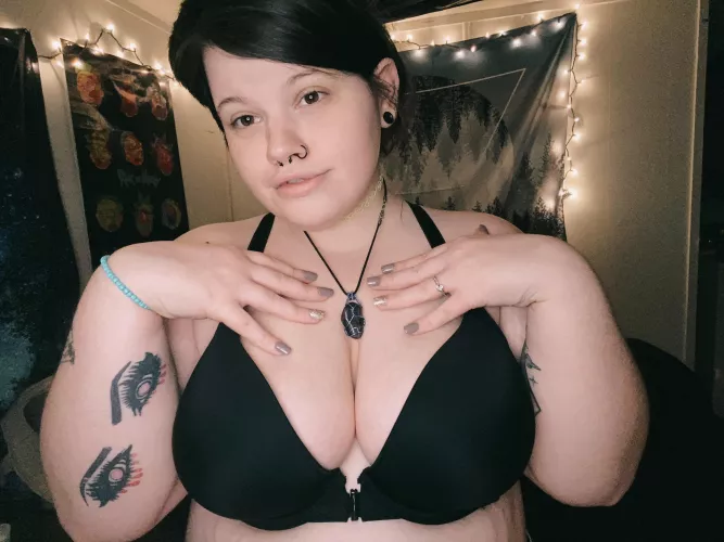 [Selling] Verified 🌸20🌸BBW🌸Customs🌸GFE🌸Sexting🌸Premades🌸Fetish Friendly 🌸Panties and socks 🌸Ask about my menu!❤️(KIK):lilraccoongirl666 or (telegram):lilraccoongirl666 •