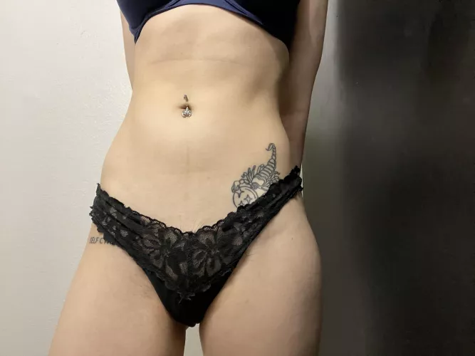 [SELLING][US] selling these XS black lacy thong panties for 45$ for 4 days of wear! will be filled with juices 😈🖤