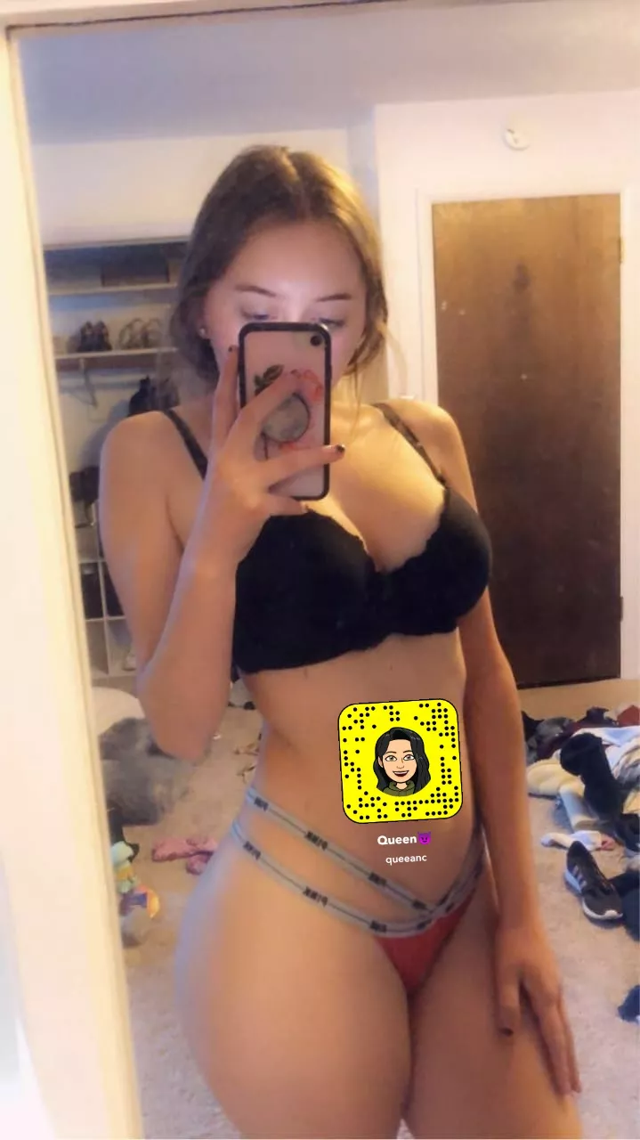 Sending a masturbating video to every guy that upvotes ☺️ (My auto reply is on)[snap:queeanc]